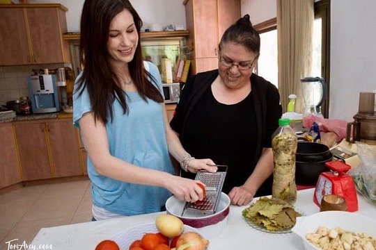 Home cook tour with Egyptian family 